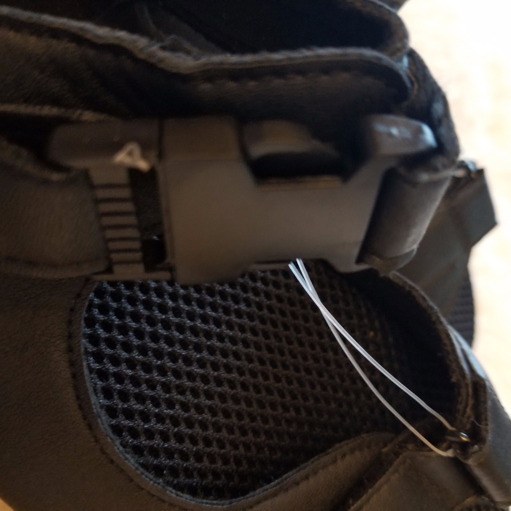 Bamboo Black Cushioned Sandals Snap Closure New - Picture 3 of 6
